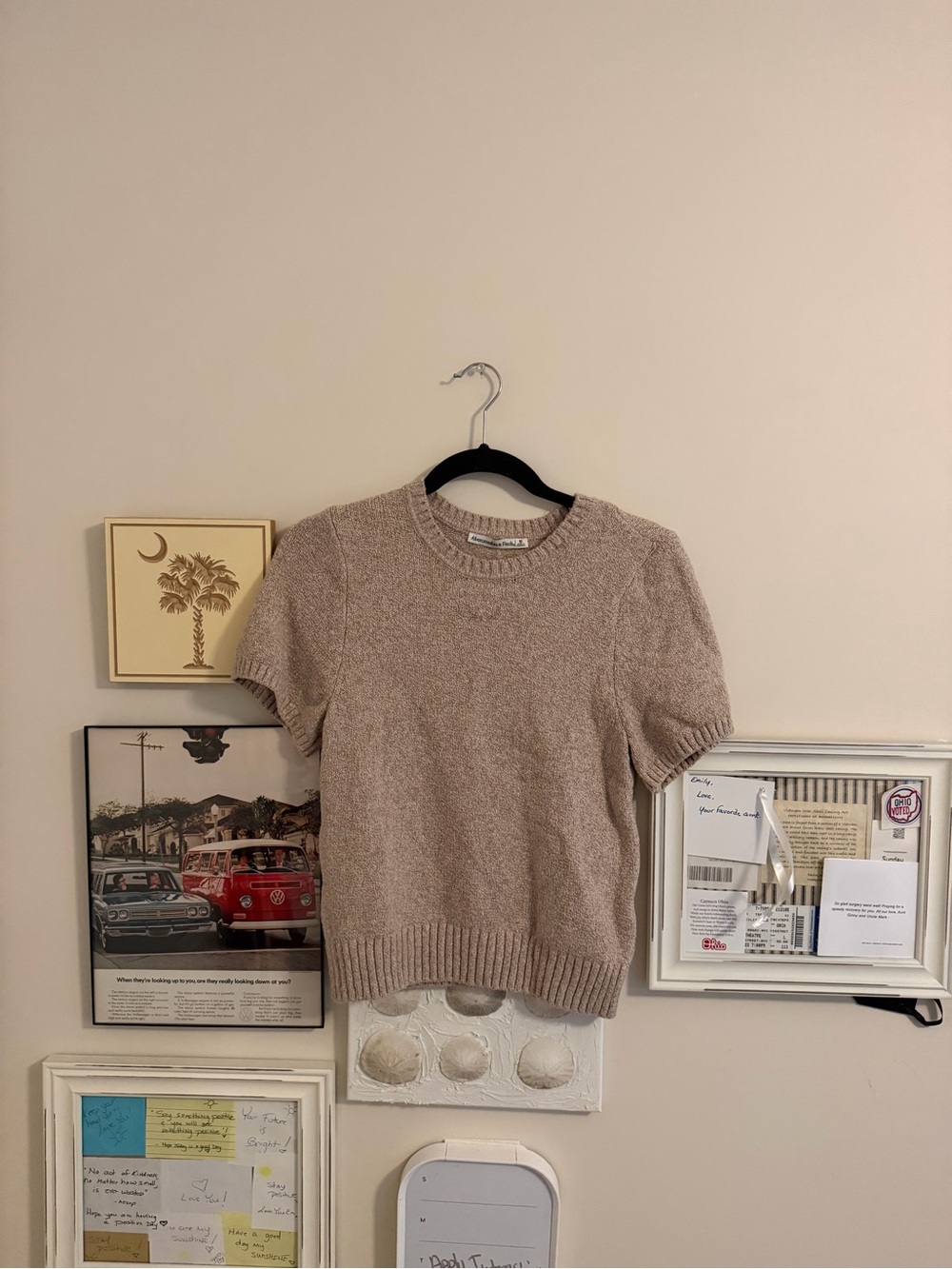 Abercrombie size medium Short Sleeve Knit Sweater - Beige